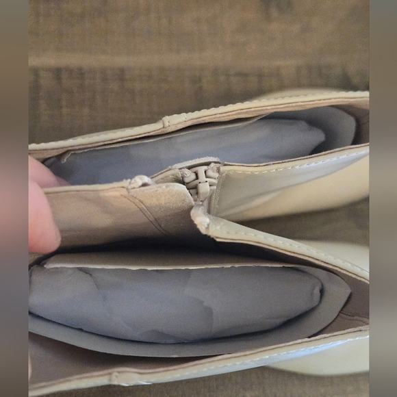 Intentionally Blank Lundi Boot W/ Kitten Heel Cream size 11 - Picture 12 of 16